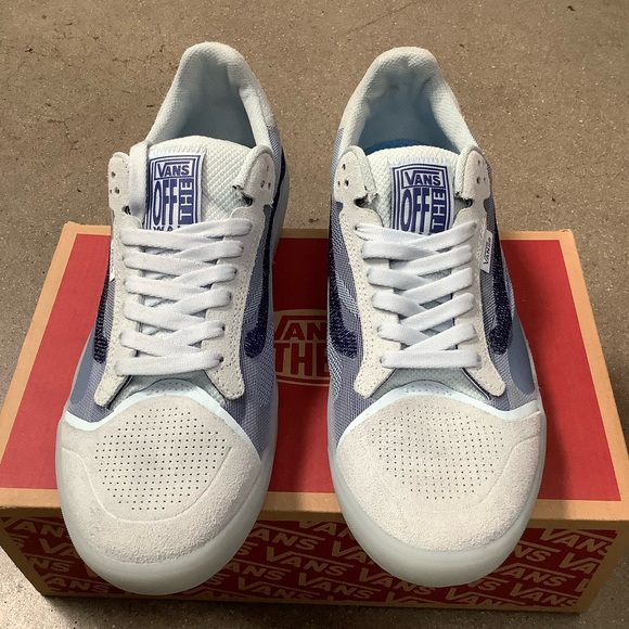 UltimateWaifle Transiucent delicate blue/limoges - Picture 1 of 4